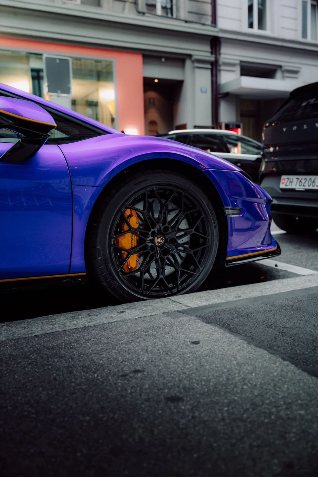 Violetter Lamborghini Temerario, Felge und Seitenlinie